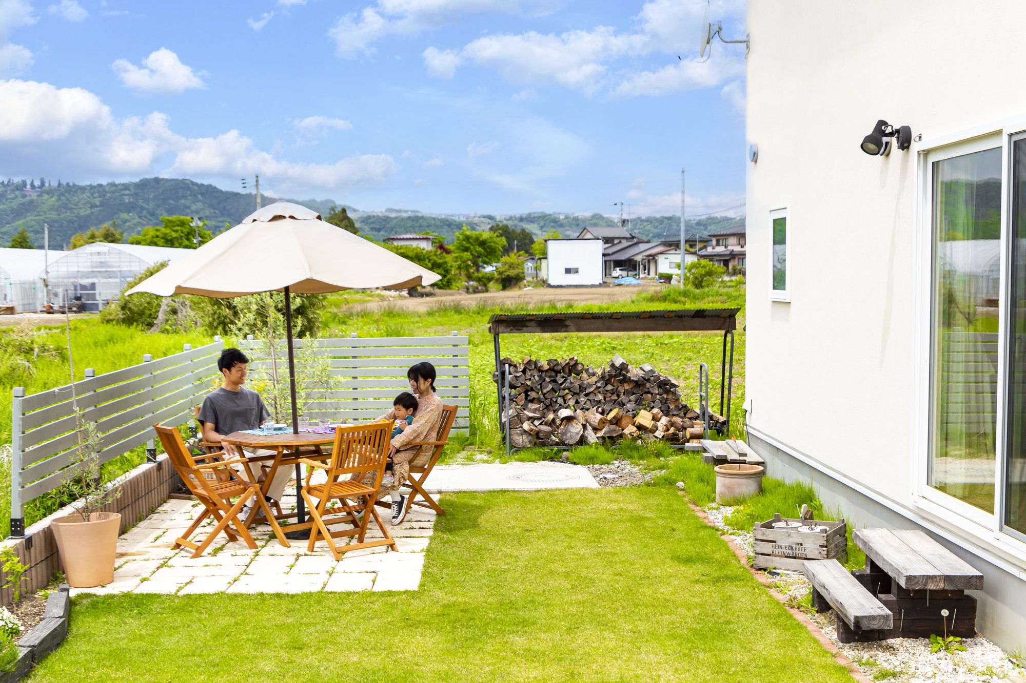 夕景の住宅外観写真