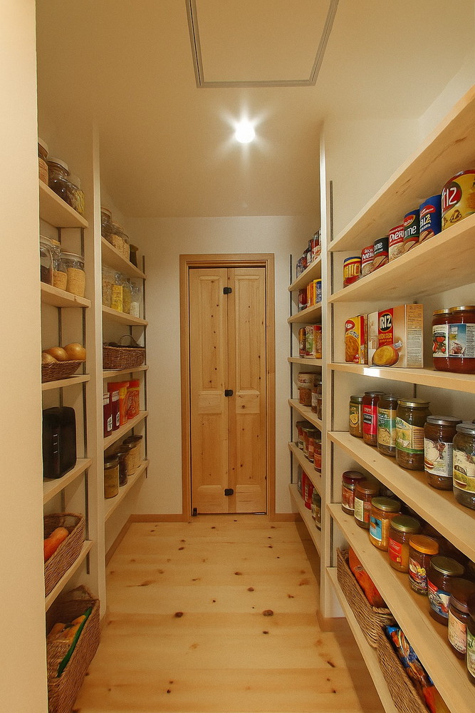 収納力のあるパントリー