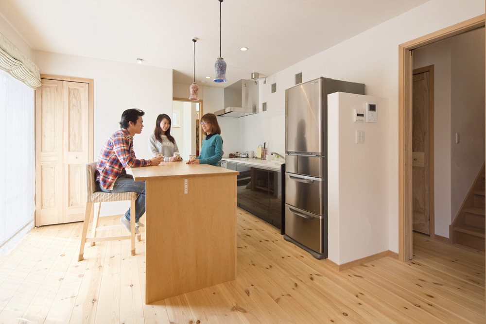 家族がくつろぐ住まいのイメージ